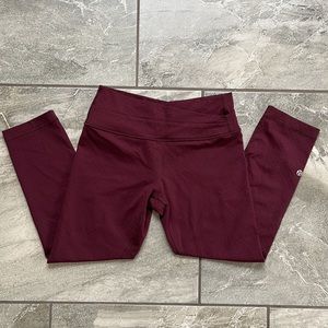 🍋 Lululemon Astro Wunder Under Crop 2 size 4 Shine Dot Bordeaux Drama maroon